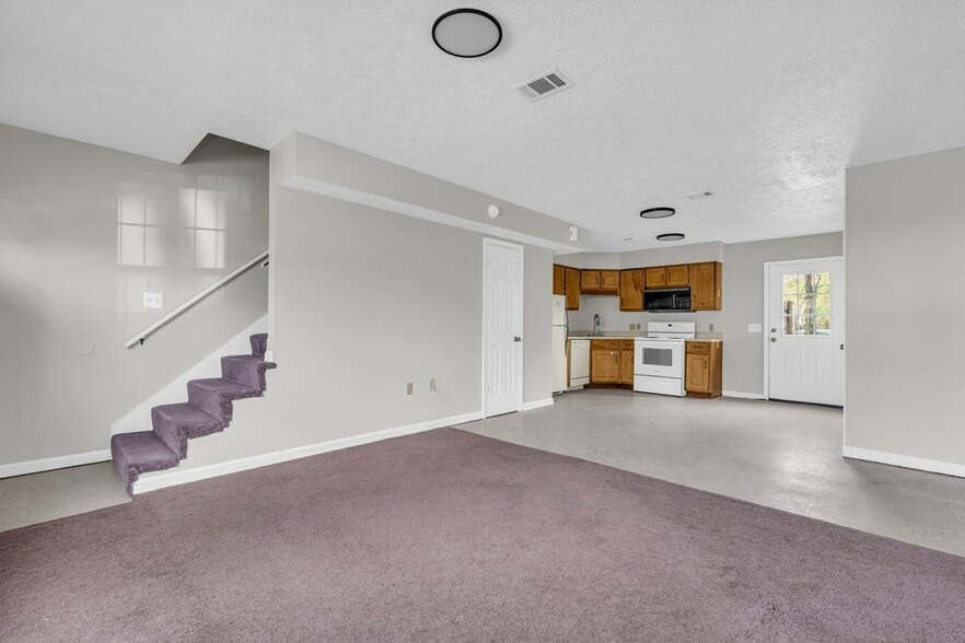 Building Photo - 452 W Broad St