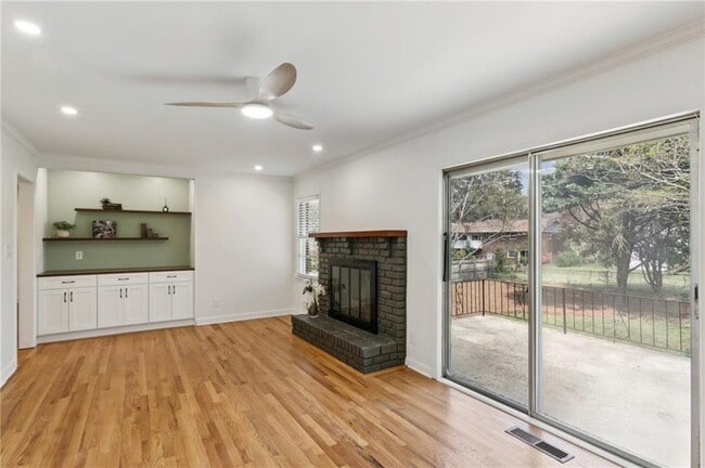 Building Photo - 2888 Bonanza Dr