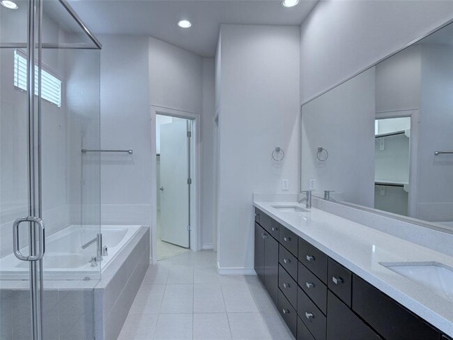 Primary Bathroom and large walk-in closet - 2719 Clay St