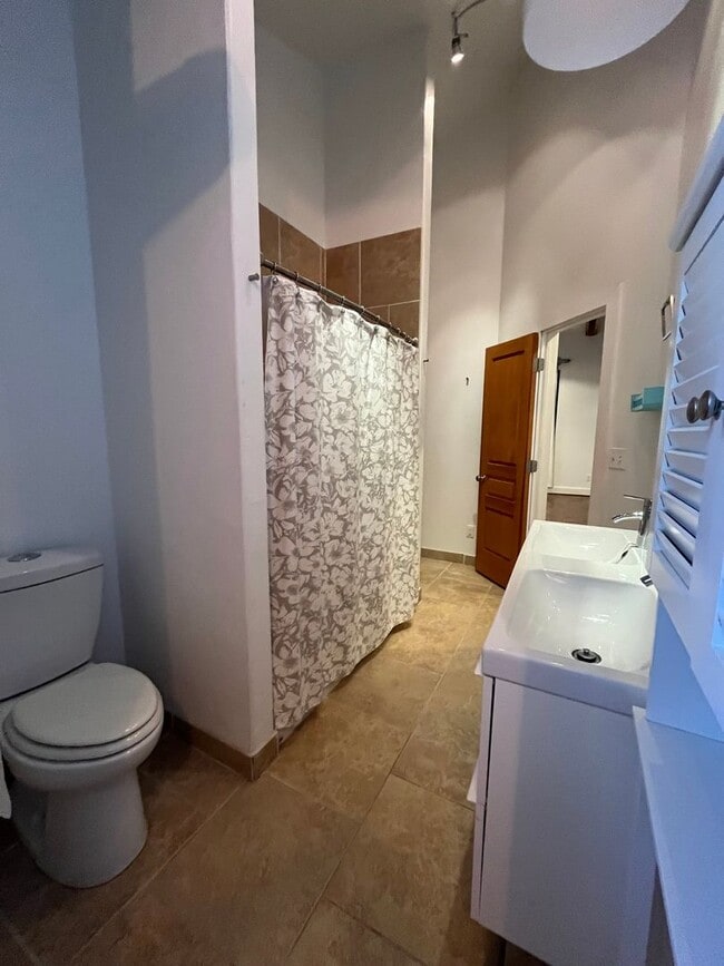 Building Photo - 217 Nw 22. 3 bed. 2 bath, 1 car garage w/ ...
