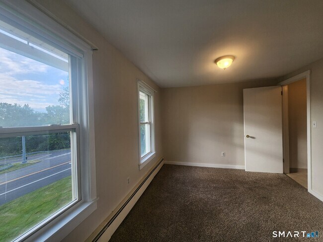 Building Photo - 283 Somers Rd