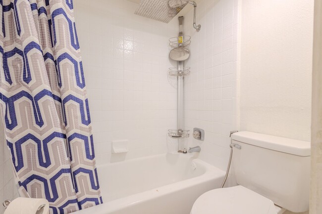Building Photo - Nice and roomy one bedroom, First floor fl...