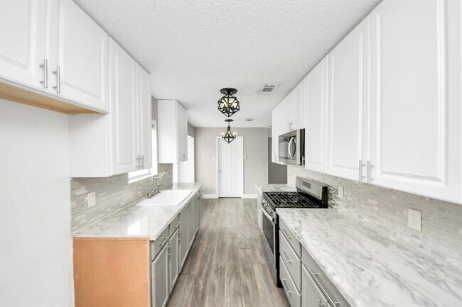 Building Photo - 13003 Foxburo Dr