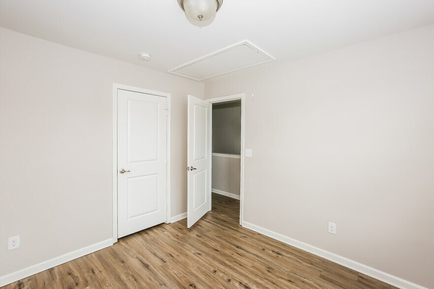 Building Photo - 3724 English Garden Drive