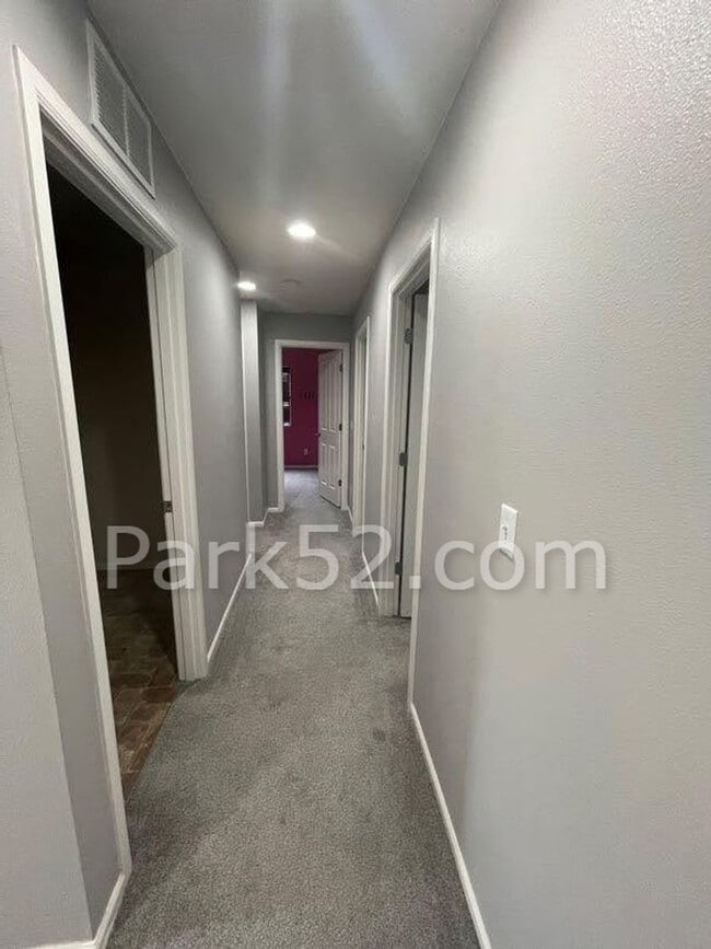 Building Photo - Beautiful 4 Bedroom 3 Bath In The Saddle Creek Community In Fife!