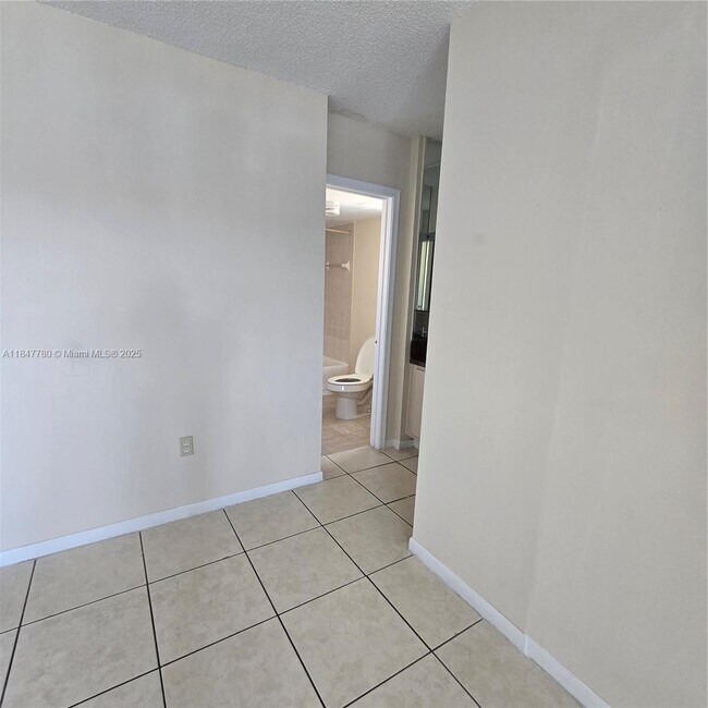 Building Photo - 1800 W 54th St