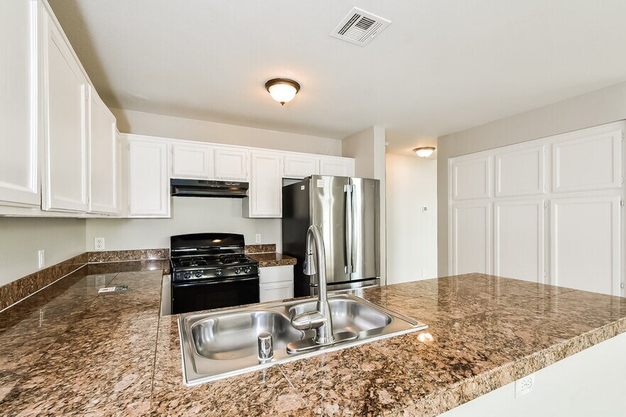 Building Photo - 6048 Belladonna Cir