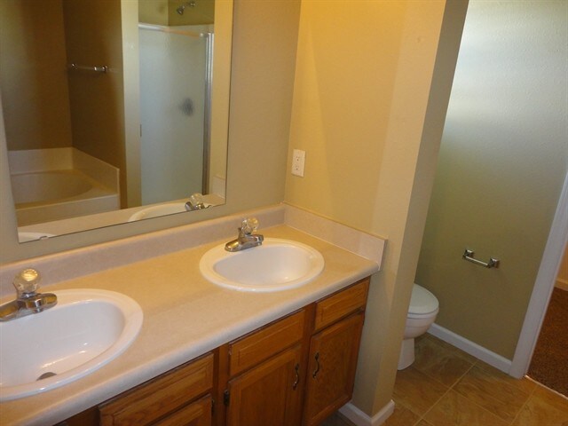 Building Photo - 15318 Ten Point Dr
