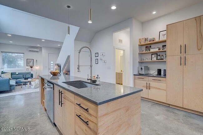 Kitchen 2 - 2525 Tonbo Trl