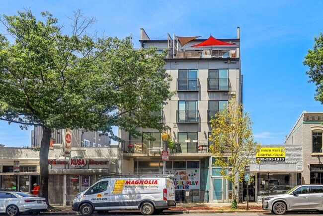 Building Photo - Modern 2-Bedroom with In-Unit W/D on Georg...