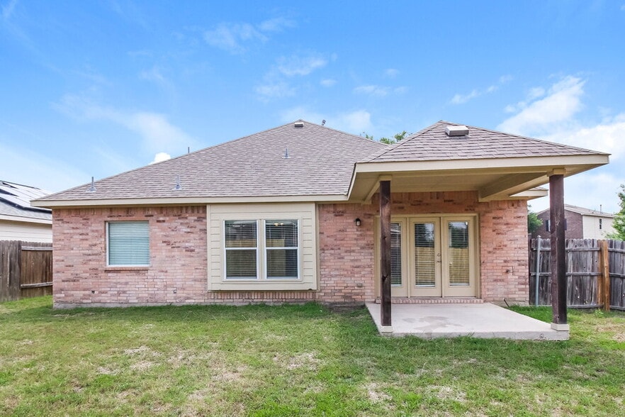 Building Photo - 10048 Iron Ridge Dr