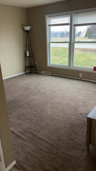 Building Photo - 803 Zollinger Rd