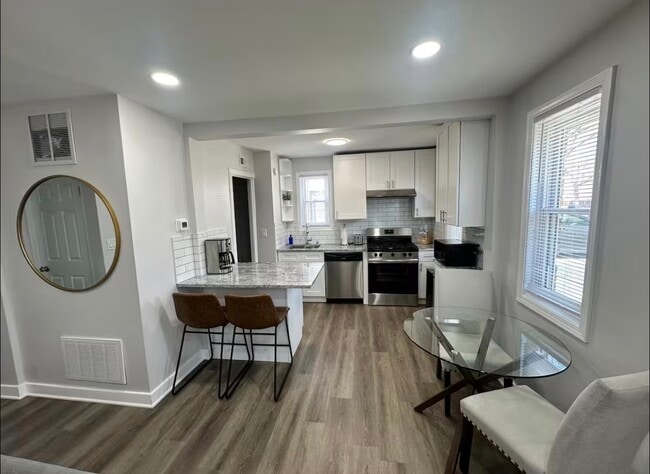 Building Photo - 1830 White St