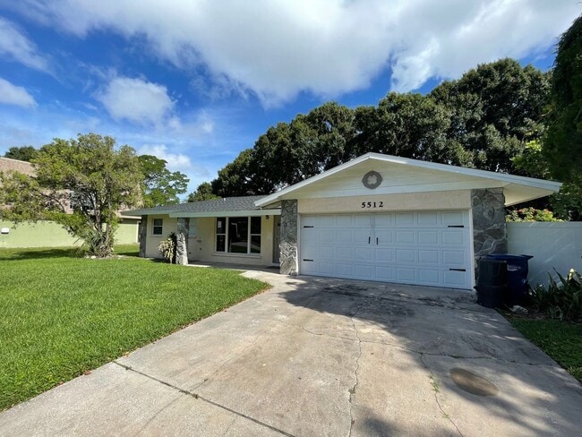 Building Photo - Spacious 2 Bed/2Bath House for Rent in West Bradenton
