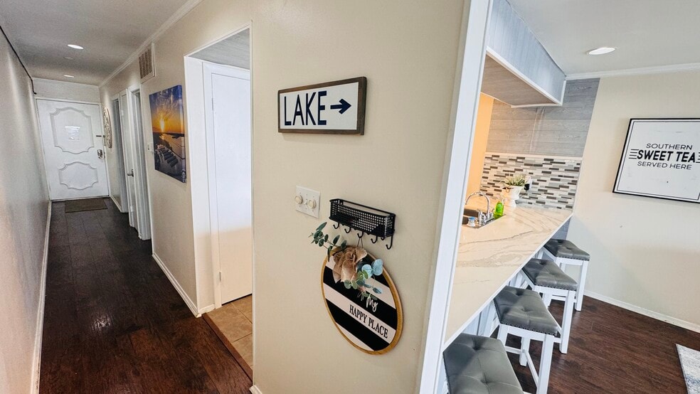 Building Photo - 12600 Melville Dr