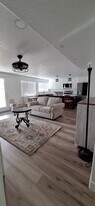 Building Photo - 704 N Bennedict Dr