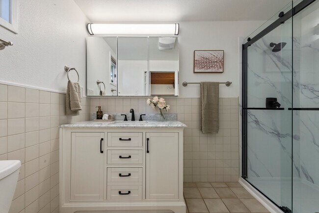 Building Photo - 510 N 138th St
