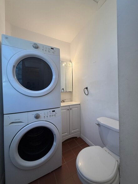 Building Photo - 1 Nelson St