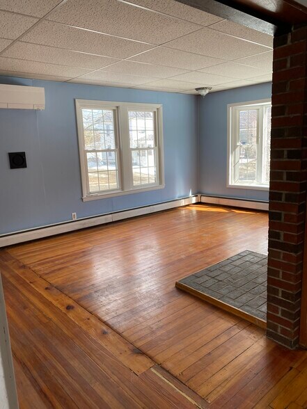Building Photo - 132 Western Ave