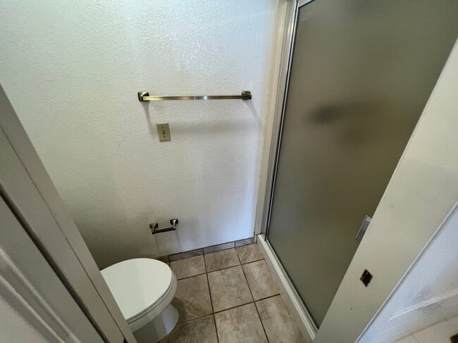 Building Photo - Spacious 2 bed 1.5 bath Condo in San Leand...