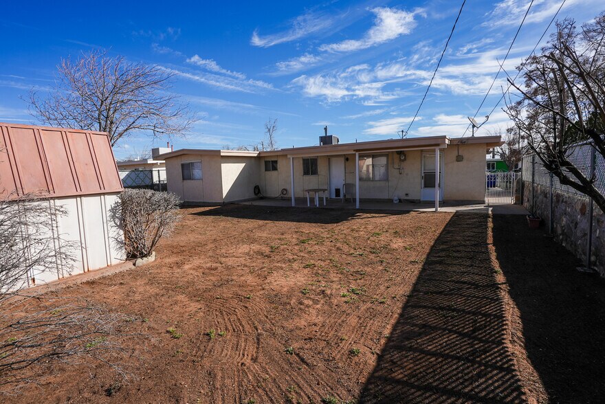 Building Photo - 10525 Champlain St