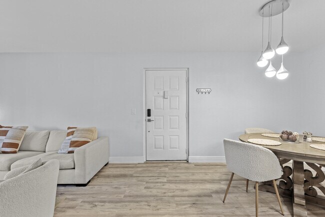 Building Photo - 629 Sea Pine Way