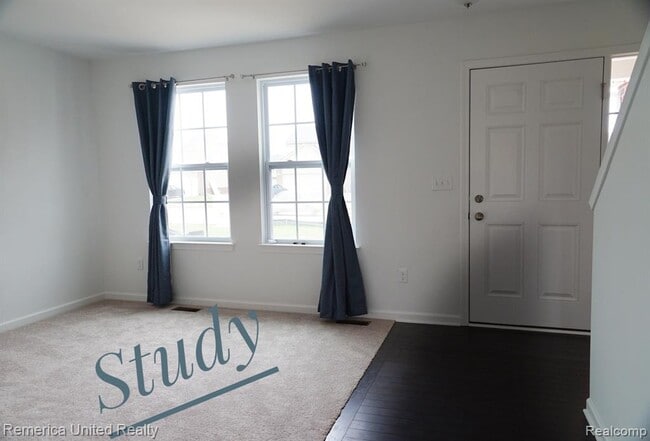 Building Photo - 4287 Cloverlane Dr