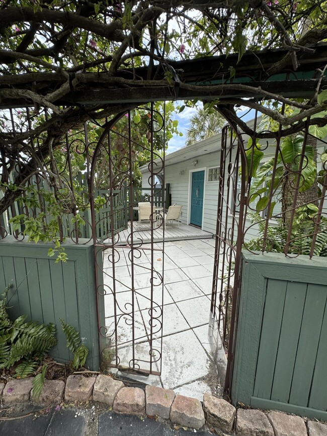Building Photo - 4490 NE Indian River Dr