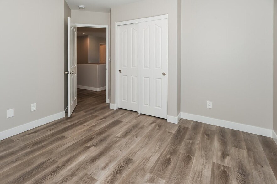 Building Photo - 65 Dutch Colony Ave