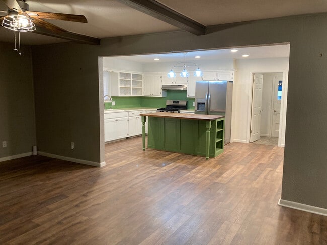 Building Photo - 5024 S 85th East Ave