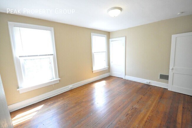 Building Photo - 406 E Northwood Ave