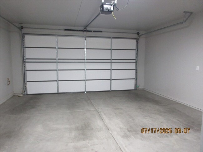 Building Photo - 3555 N Kenneth Rd
