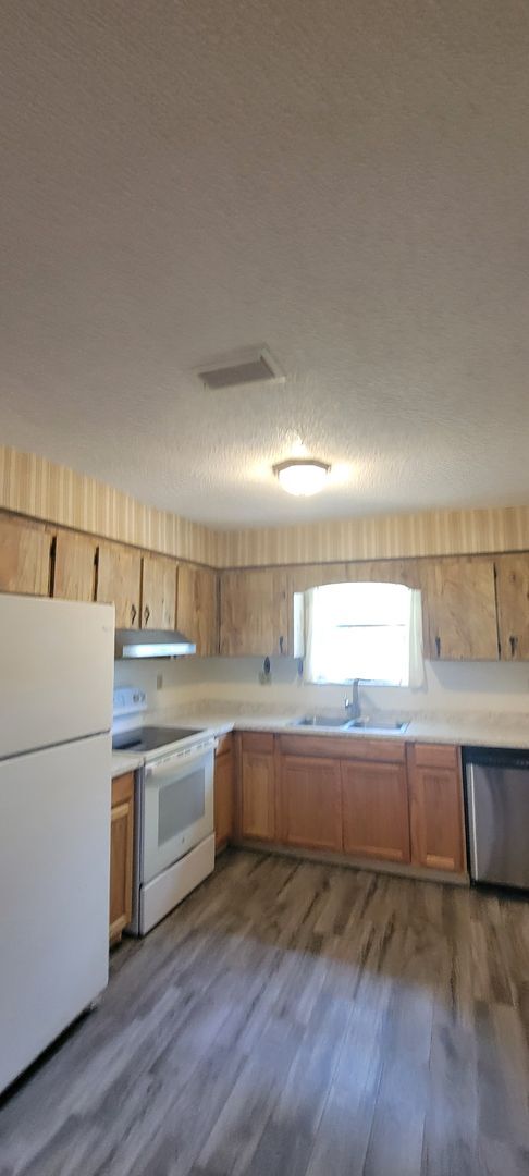 Building Photo - 3/2 Home in Vastavia Subdivision
