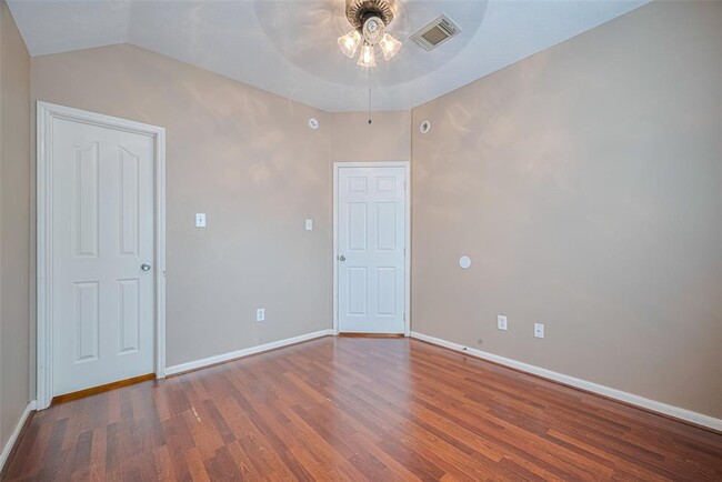 Building Photo - 3911 Fall Branch Dr