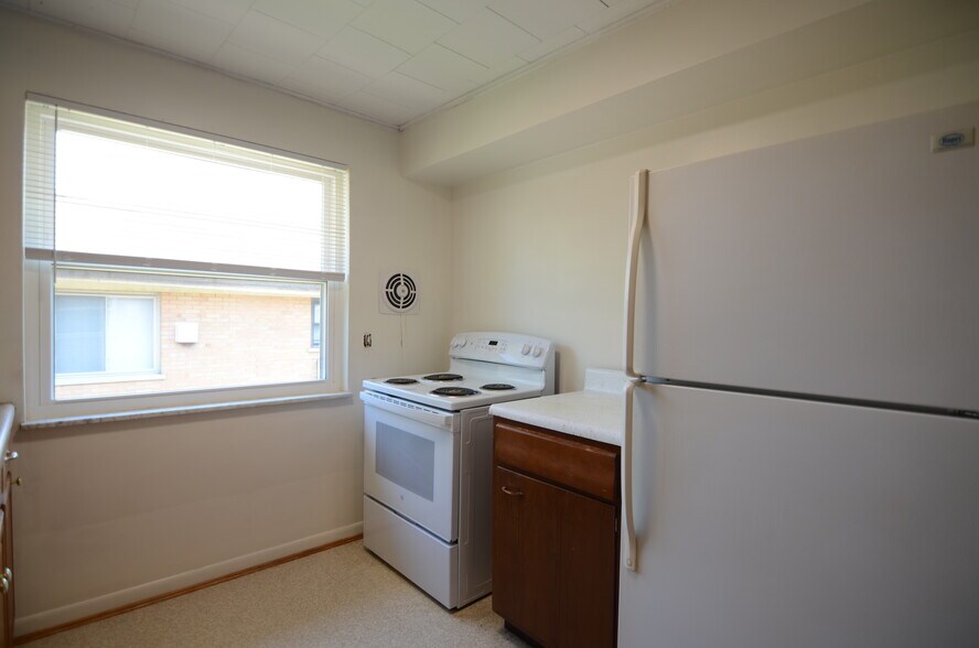 Building Photo - 3230 Blueacres Dr