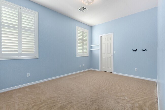 Building Photo - Private pool in highly sought after Goodye...