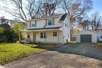 Building Photo - 2909 Meadow Ln