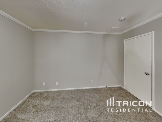 Building Photo - 5723 Deer Valley Dr