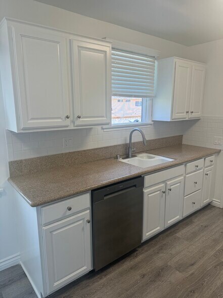 Building Photo - 436 Venice Way