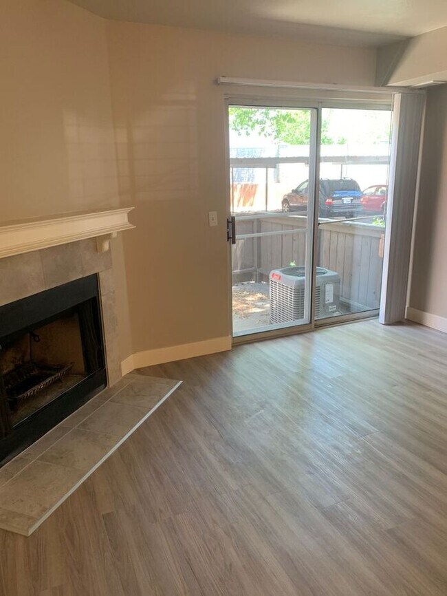 Building Photo - Spacious 2 Bed 1.5 Bath Townhome in Murray...