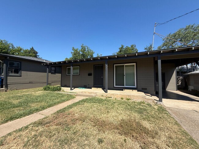Building Photo - Large Brand New Remodeled 1 Bedroom unit with Washer Dryer Hookups - MUST SEE!!!