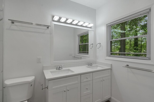 Building Photo - Your New Home Awaits!