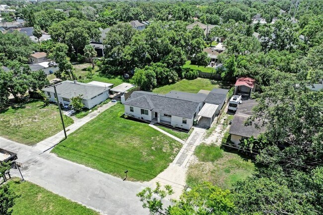Building Photo - 2318 S Hubert Ave