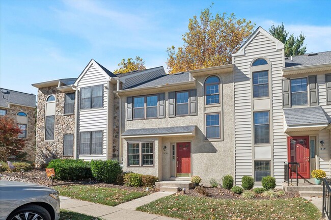 Building Photo - Available mid February - Fully Renovated 3B/2.5B Townhome in West Chester!