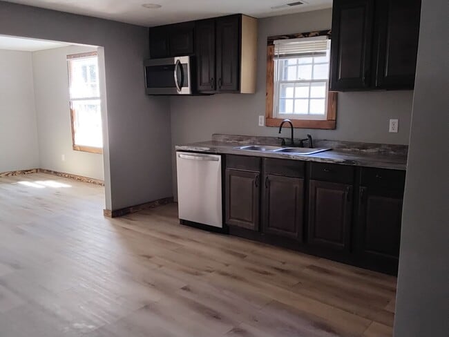 Primary Photo - 2127 N Grace Ave