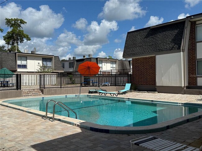 Building Photo - 1700 SW 16th Ct