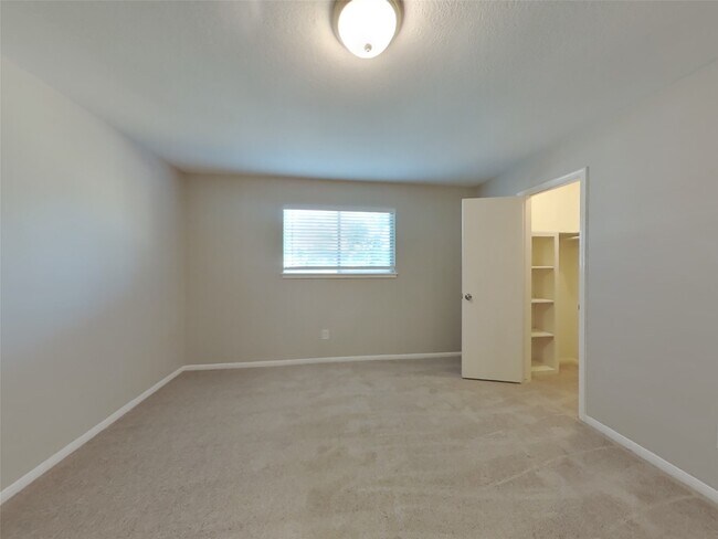 Building Photo - 5711 Kiowa Timbers Dr