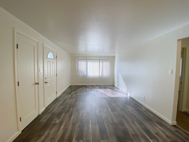 Building Photo - 973 Holman Way