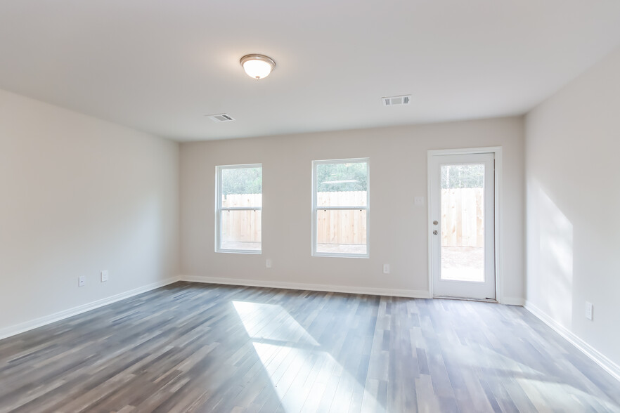 Building Photo - 15606 Briar Forest Dr