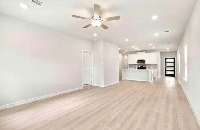 Building Photo - 32915 Silver Mdw Wy